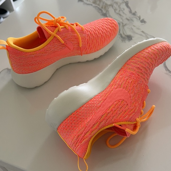 Nike’s - Picture 4 of 6